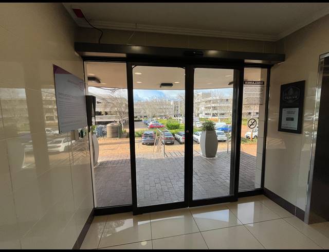 324M² OFFICE TO LET IN PINELANDS